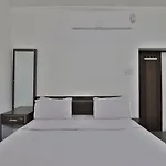 Spot On 47954 Hotel Shreeji Palace
