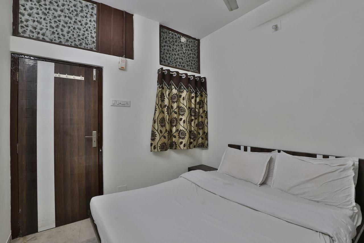 Spot On 47954 Shreeji Palace