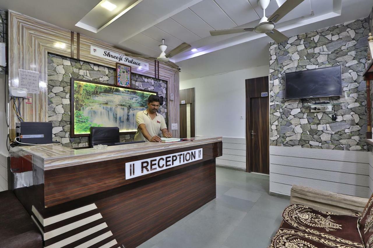 Spot On 47954 Shreeji Palace 3*