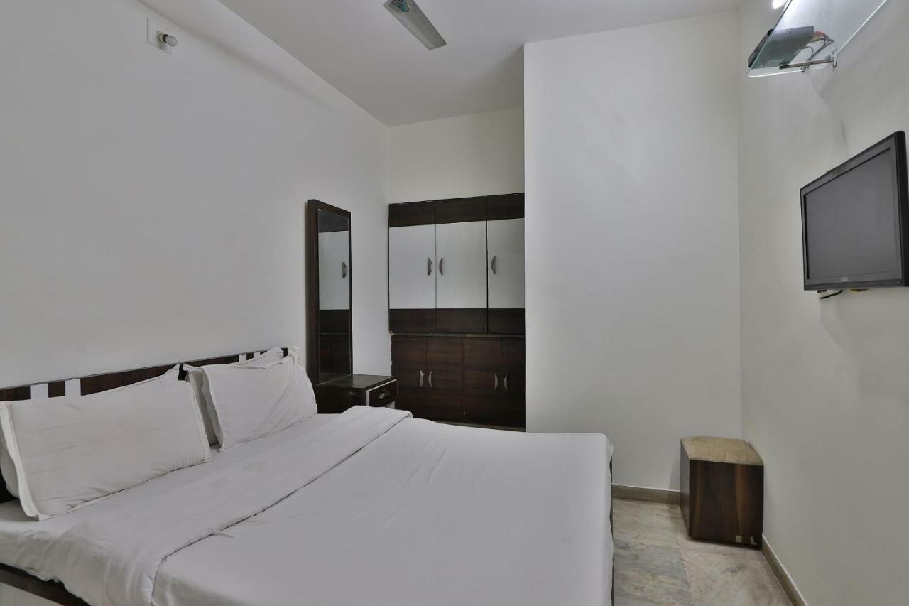 Spot On 47954 Shreeji Palace 3* Ahmedabad