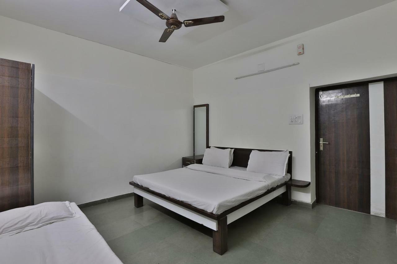 Spot On 47954 Shreeji Palace Hotel Ahmedabad