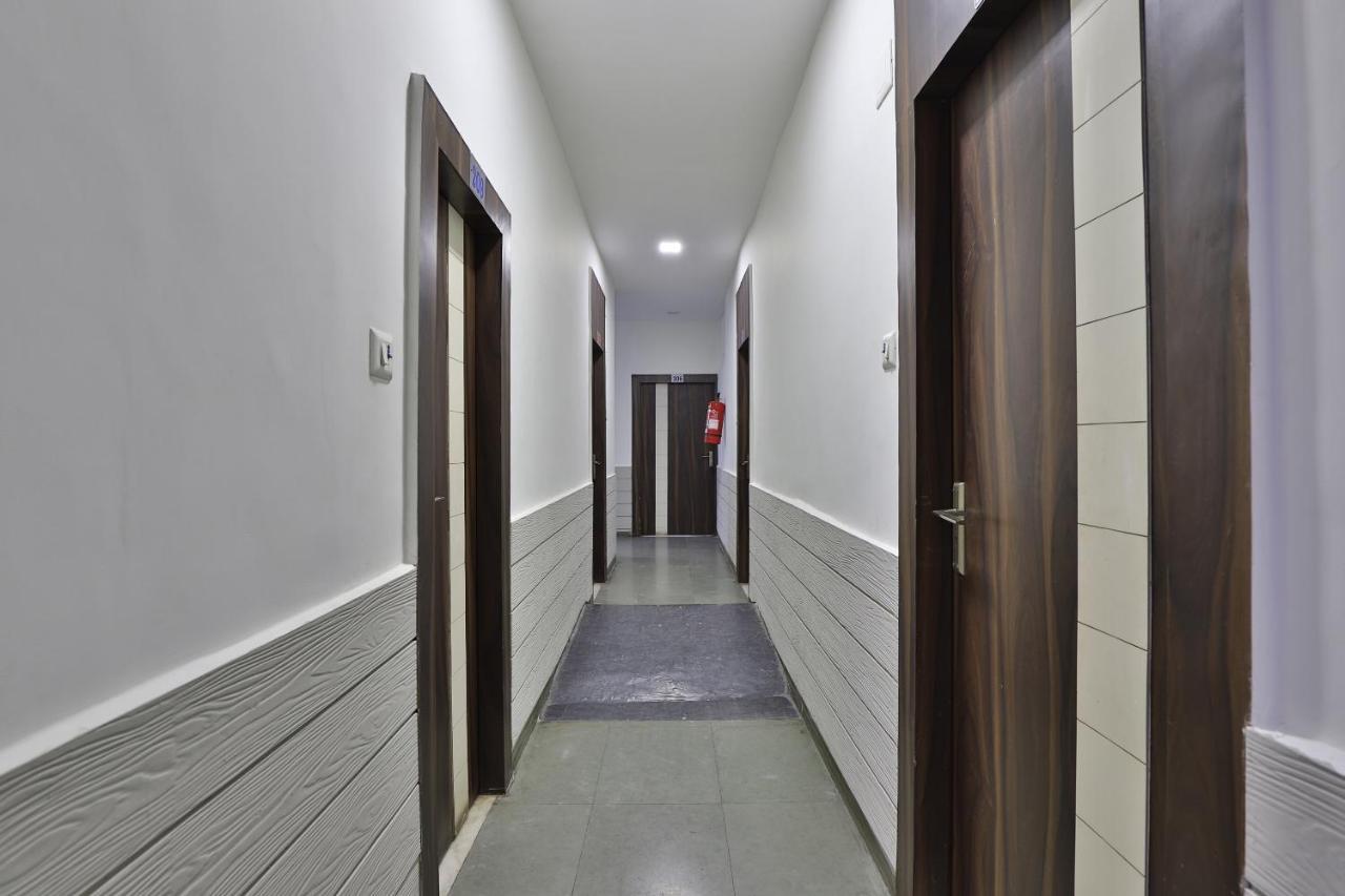 Spot On 47954 Shreeji Palace Hotel 3*